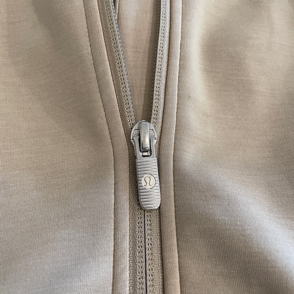 Lululemon Cinch-Waist Softstreme Jacket Women’s Size 6 beige - Picture 7 of 7